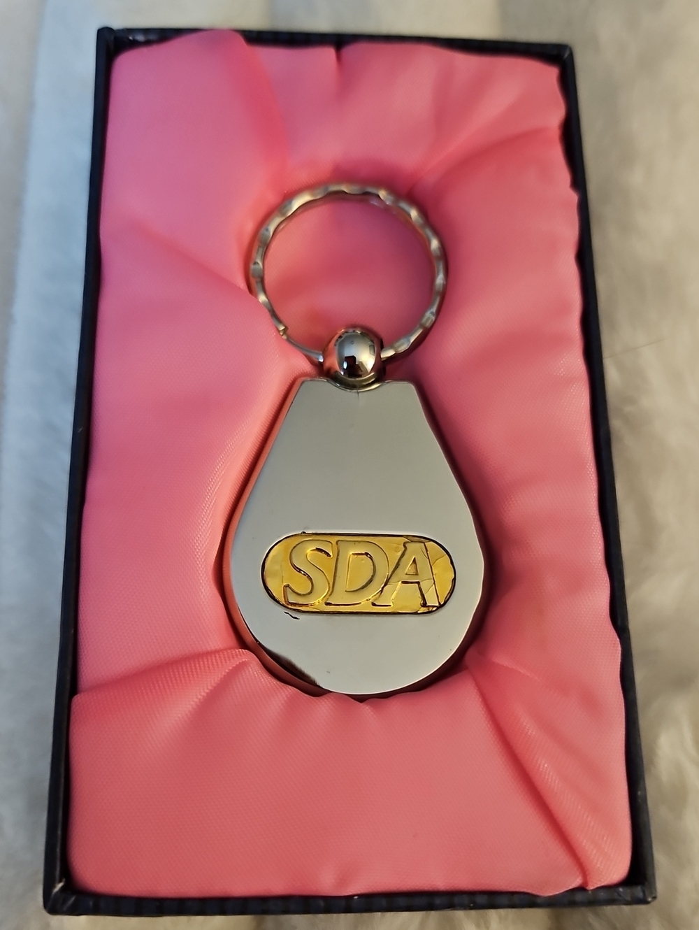 SHANDONG AIRLINES Chinese Boeing Aircraft Keychain Memento VTG/New Unused